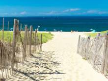 Walkway to the beach 